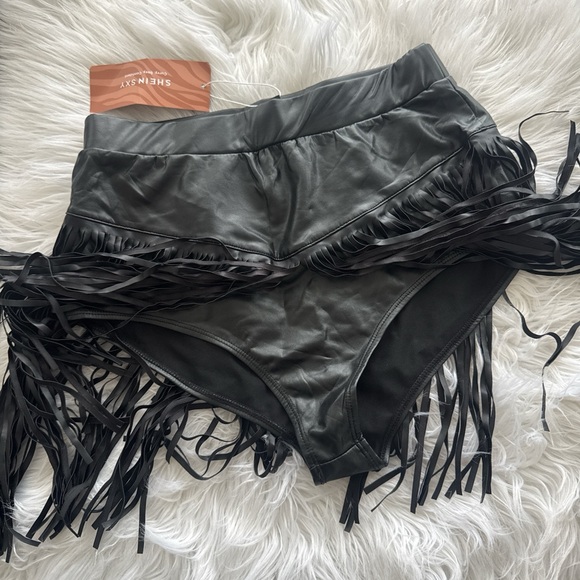 SHEIN Black Faux Leather Fringe Mini Skirt - Picture 2 of 3